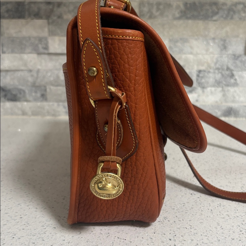 Dooney & Bourke Vintage All Weather Leather Pebbled Shoulder Bag Tan - Picture 5 of 16
